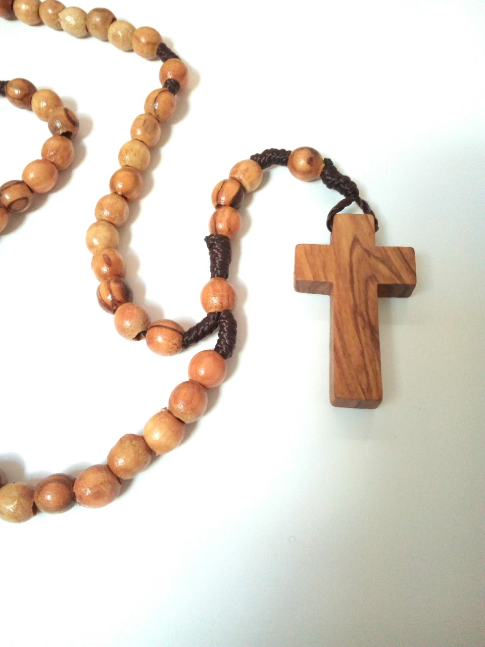 chapelet en bois pour cadeau de communion